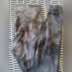 lulu leggings size 6. 28”